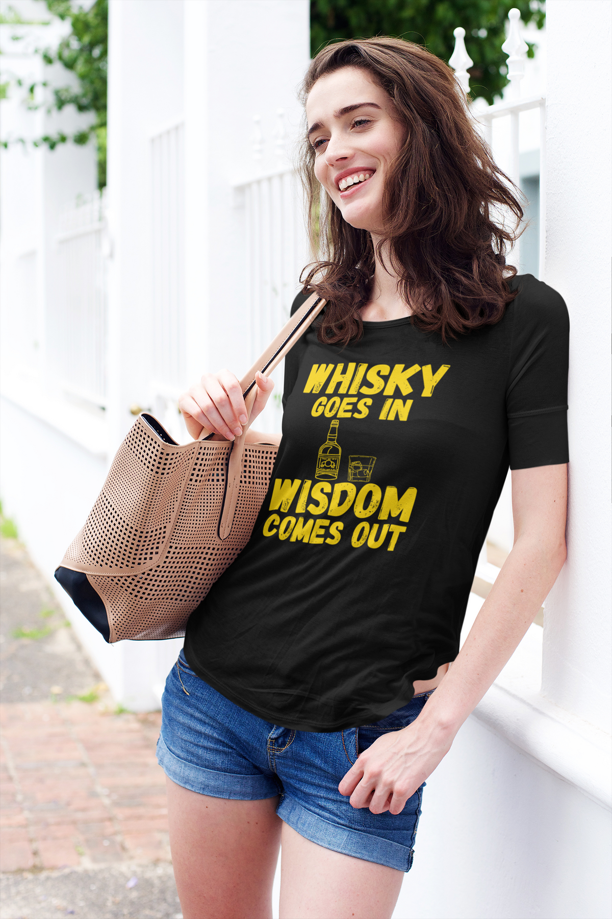 "Whisky Goes In. Wisdom Comes Out" - T-Shirt (GT)