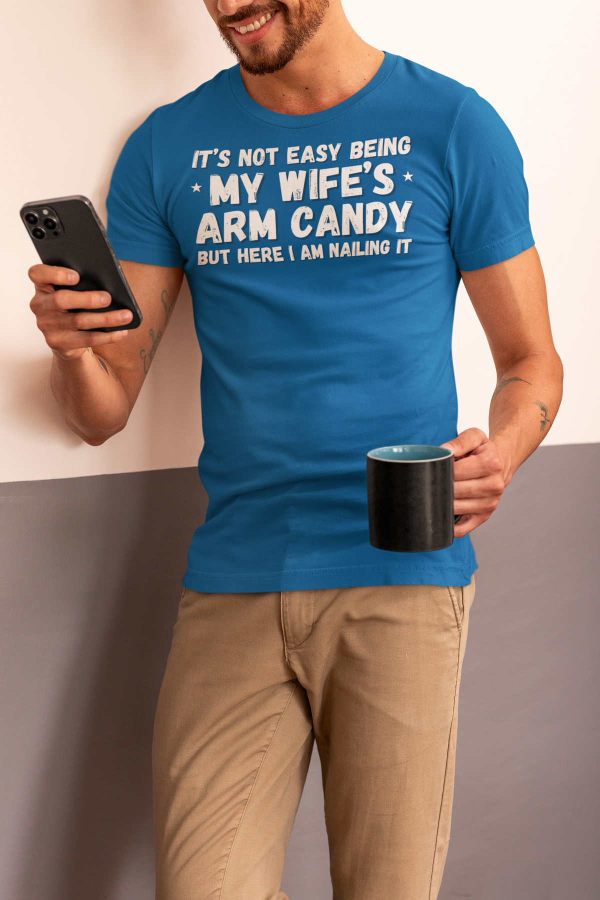 "It's not easy being my wifes arm candy" - T-Shirt (LT)