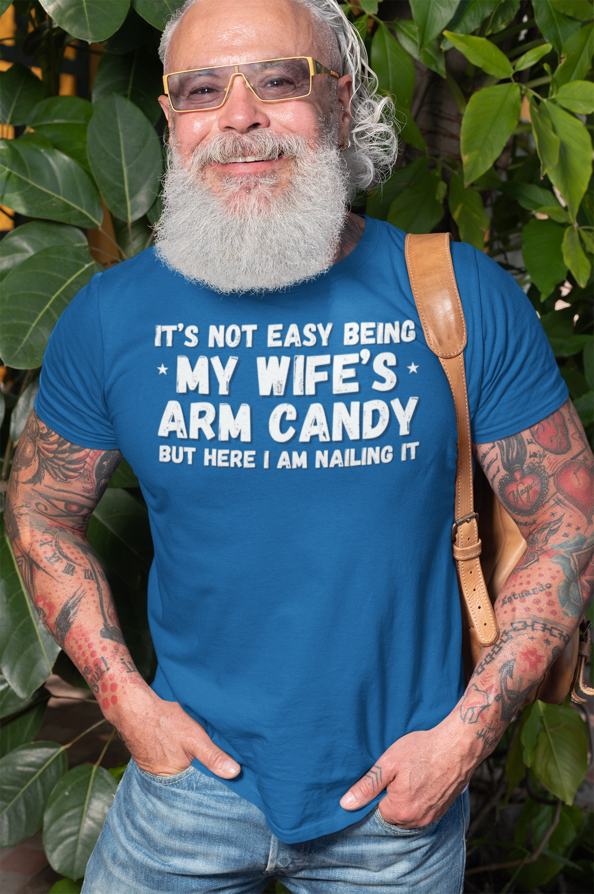 "It's not easy being my wifes arm candy" - T-Shirt (LT)
